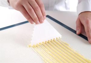 Skrobka cukiernicza trójkątna grzebień wąski rozstaw | Hendi