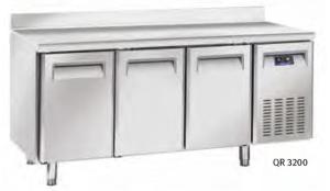 Stół chłodniczy Coolhead 3 drzwiowy, 700mm z rantem | Hendi